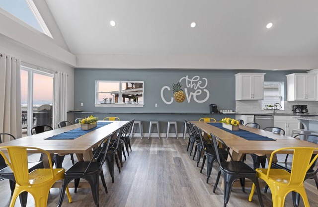 The Cove: Lakeview, Pool, Hot Tub, EV Charger, Large Groups