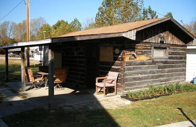 The Cove RUSTIC BUNKHOUSE...30 seconds from Patoka Lake...sleeps 5
