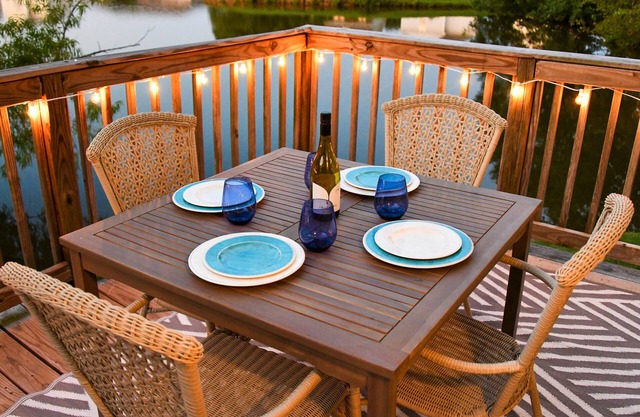 NOUVELLE LISTE * The Cowbell Cabana * Lake Views! La plupart des jeux sont OUVERTS!