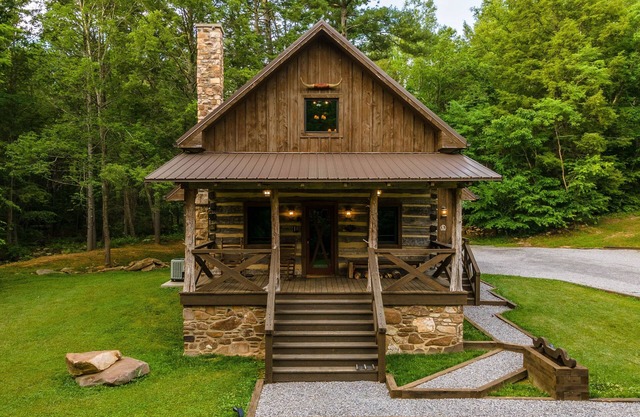Four Fillies Lodge-Family Friendly Antique, Cabane en rondins élégant et rustique!