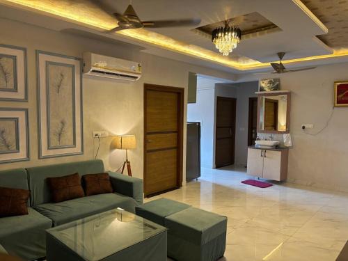 The Cozy 3BHK spacious Retreat