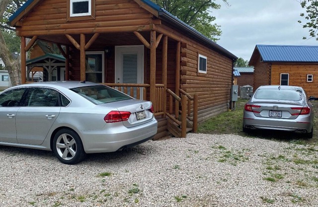 The Cozy Cabin near Geneva on the Lake and Wineries!