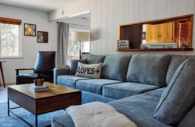 The Cozy Casita mountain cabin in Running Springs/EV Charger/Pet Friendly