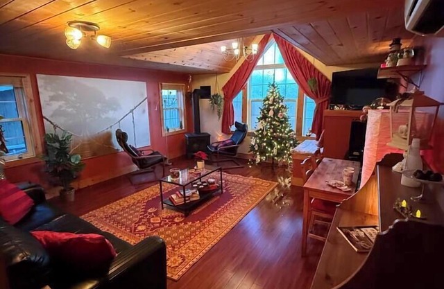 The Cozy Corner, Heritage Elora Log Cabin
