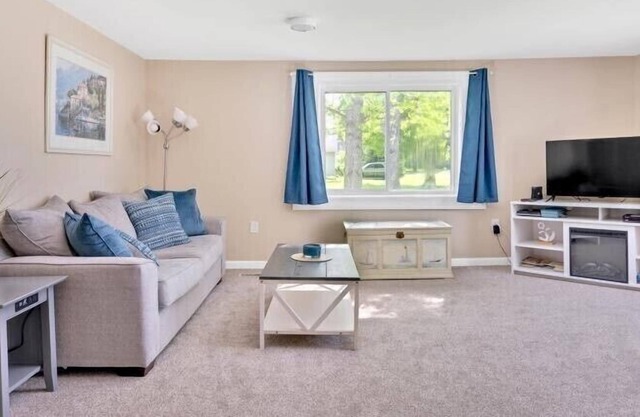 Cozy 3BDR cottage by Otter Lake