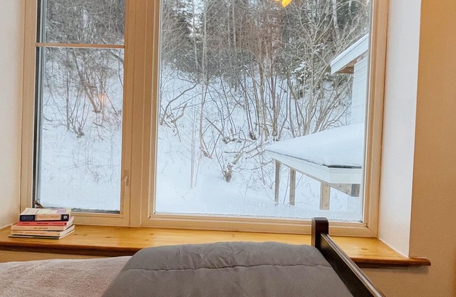 Peaceful retreat by the fjord – Spacious & cozy