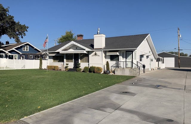 The Cozy Home is in walking distance of Java, Starbucks and Albertsons