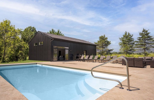 The Cozy Oak, 7 beds 4.5 baths and Heated inground Pool