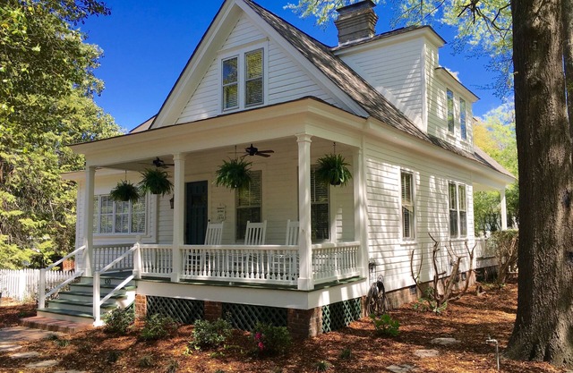The Craddock - Tufts Home & Antique Carriage House | 6BR 5. 5 Bains | 12 couchages +