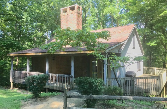 The Craft House - Cutest little Cabin you ever did see!!!