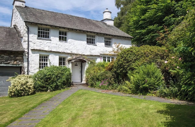 THE CRAGG, pet friendly, with open fire in Ambleside