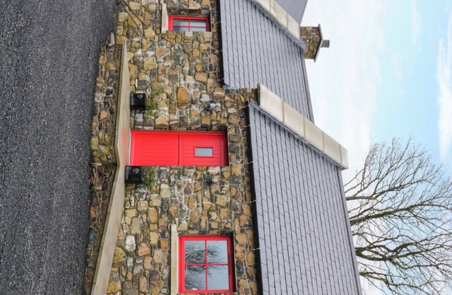 THE CROFT, pet friendly, character holiday cottage in Cloughmills