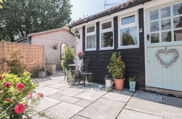 THE CROFT RETREAT, family friendly, with hot tub in Curry Rivel