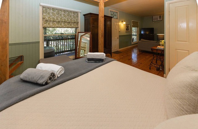 The Croft - Telegraph Retreat Cottages