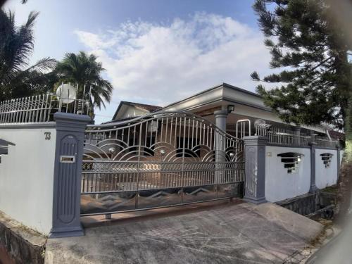The Crown Homestay