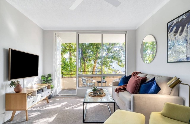'The Crows Nest' - Stylish & Chic, North Sydney