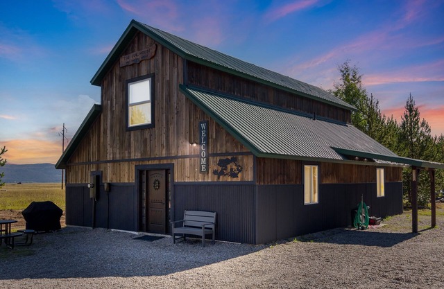 The Cub House,3Br/2 1/2Ba,Sleeps 8,Firepit,BBQ,Golf,20m 2 YNP