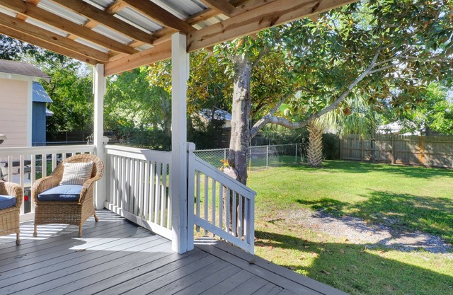 The Cypress Cottage in Old Town BSL - Historic charm with modern amenities