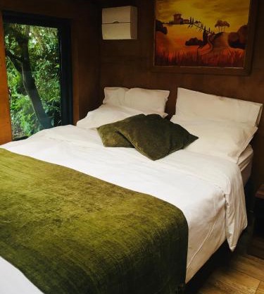 The Dainty Den, Headgate Farm,