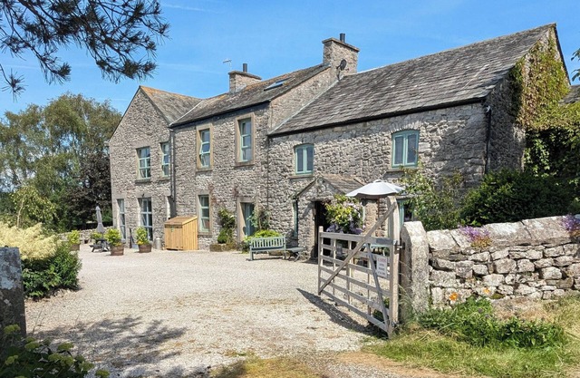 THE DAIRY, pet friendly, character holiday cottage in Arnside