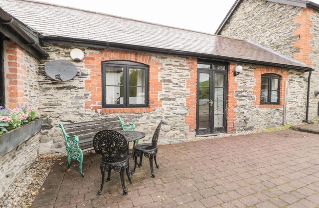 LA LAITERIE, pet friendly, avec feu ouvert à Carrog, Ref 940976