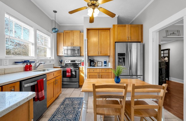 1.5 Miles-MSU | Modern & Spacious | Porch & Grill