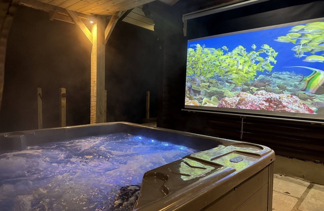 The Den - 5 Star - Pet Friendly - Hot Tub - Scandinavian Log Cabin