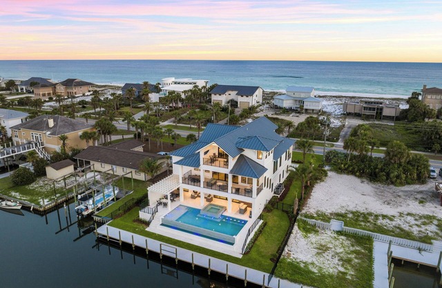 The Destin Boathouse|Easy Beach Access|Private Pool on Canal with Dock Access