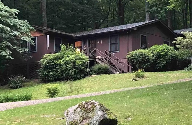The Dogwood Cottage in Walker in the Hills