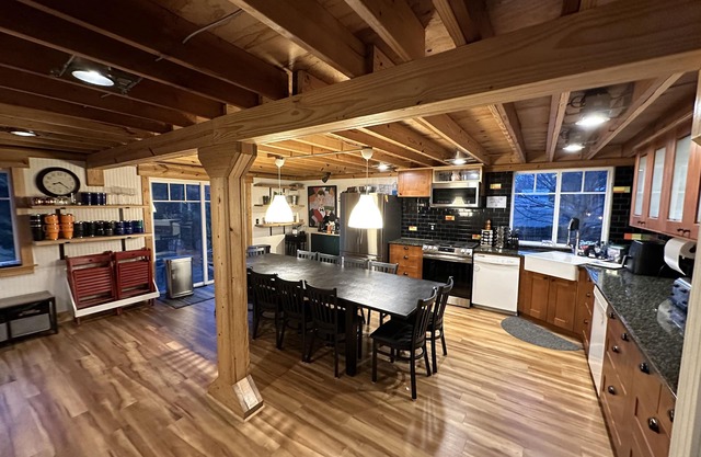 The Douglas Boathouse! Amazing location/ Sleeps 20 in comfort/ all ages friendly