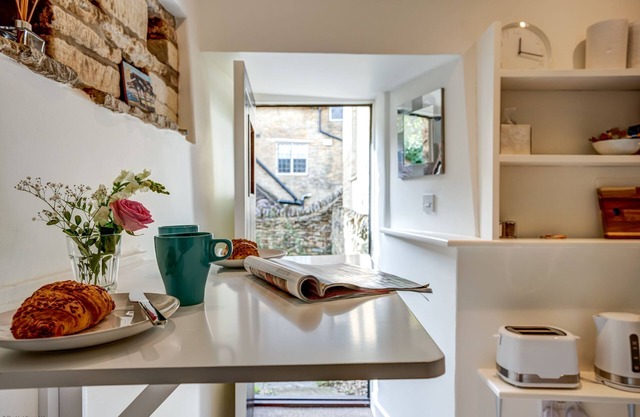 The Dovecote | Woodstock Holiday Let | 1 Bed & Sleeps 2