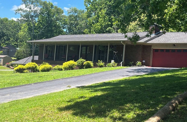 The Downer House Less than 8 miles to Ruby falls and Historic Rock City