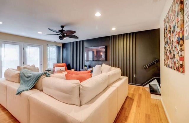 The Dream! Luxury Home By Norfolk Base King Bed