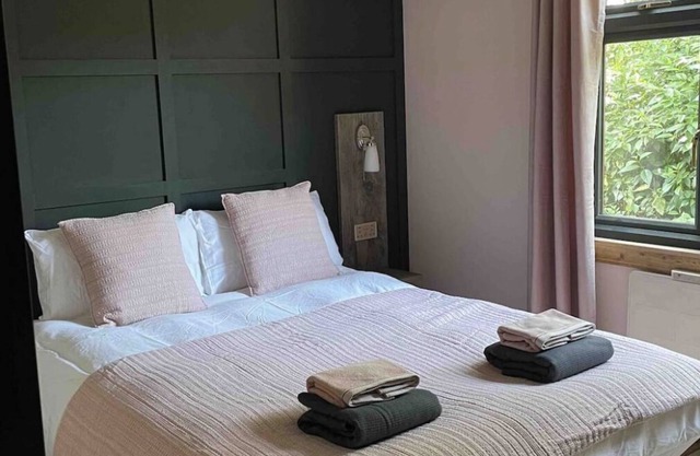 "the Drum"romantic Cosy Cabin. Spacious With Views
