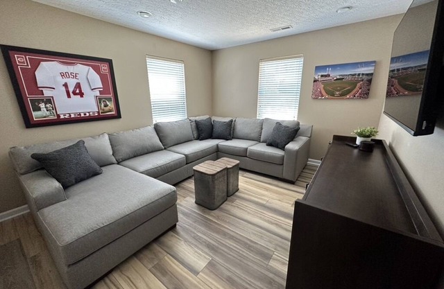 The Dugout Family-friendly baseball themed house, 20 miles from Downtown Cincy