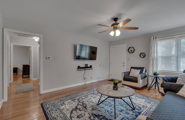 Duke East Campus 2BR Downtown Markham