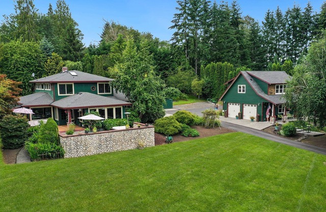 The Eagle's Nest - Mountain View 3BD House Perched on 2 Country Acres