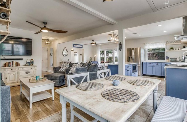 The East Hill Escape, A Bay View Beachy Cottage