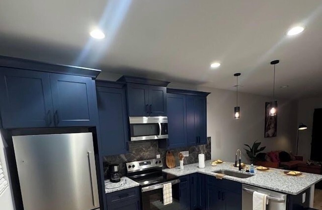 The Eclectic Escape!! Stylish 3BR, 2.5BA townhome in concord