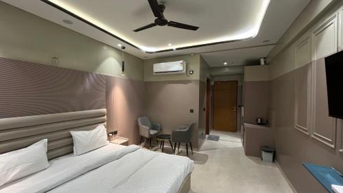 The Elite Luxe