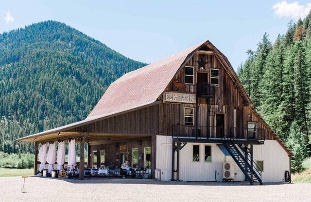 THE ELK BARN INN - Guest Ranch, Lodge & Event Center -NW Montana (Heron)