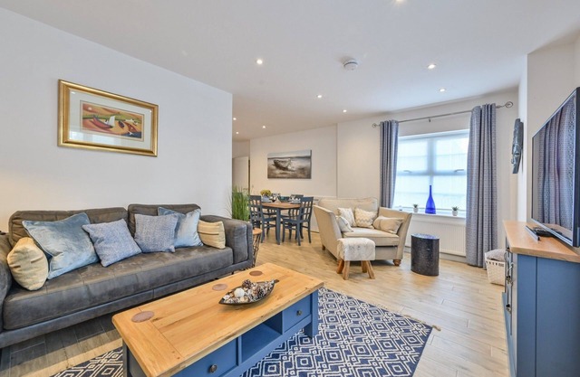 The Ellington Court Apartment - Stunning, Chic, Two Bed Accommodation