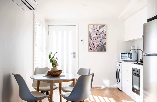The Elm Apartments - The Pink Room