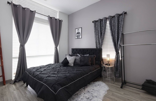 The Elvis Suite! 2 bd w/ a total vibe!