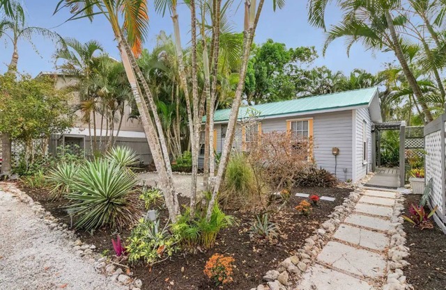 The Enchanted Cottage; Imperial River Kayak Trail Oasis adjacent to Downtown Fun