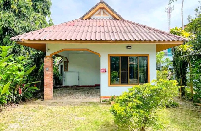 MAISON DE VILLAGE CHAT 1, 1. 5 KM DE LA PLAGE DE BANGTAO (1493)