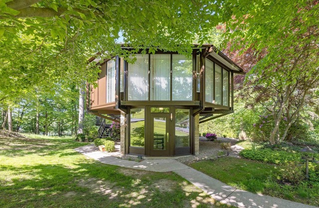 The Escape Pod at Cheat Lake / Morgantown, WVU - 2BD/2BA, HOT TUB, Lake & Golf