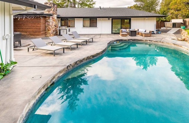 The Estate at Sycamore- Sonoma Wine County Retreat