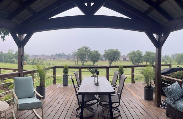THE FAIRWAY: Modern 3BR with beautiful golf course views and convenient location