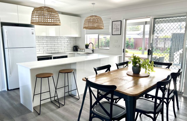 The Family Boathouse - 4 bedroom house with 1 bedroom self contained guesthouse